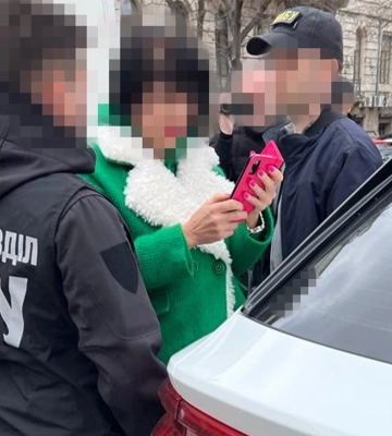 СБУ та НАБУ піймали на хабарі суддю, яка любить все зелене (ФОТО)
