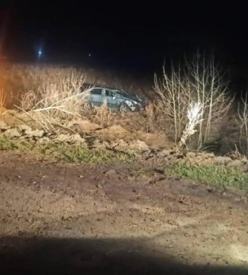 На Київщині п’яний водій спрямував автівку у кювет, є постраждалі (ФОТО)