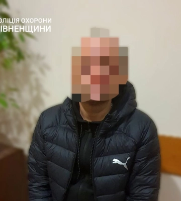 У Рівному чоловіка, який перебував у розшуку за крадіжку, &quot;спіймали на гарячому&quot;