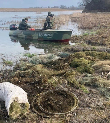 Волинські екологи витягнули з водойм області понад півтори тисячі рибальських сіток