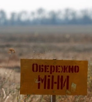 Підрив чотирьох людей на Харківщині: біля дороги знайшли ще 12 мін