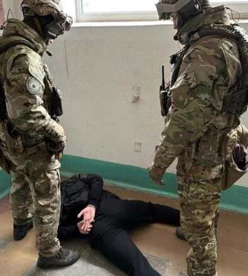 У Дніпрі поліцейські провели спецоперацію з затримання озброєних чоловік: що відомо