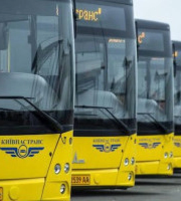 Київська влада не підтримала петицію про скасування зупинення громадського транспорту під час повітряної тривоги у столиці