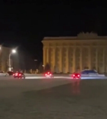 Водії вночі влаштували перегони на майдані Свободи (відео)
