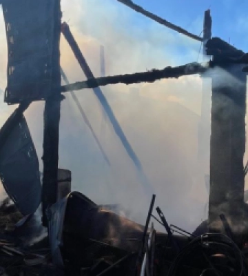 На Львівщині вщент згоріла господарська будівля