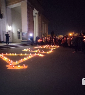 «ДЕ ТИ»: у Кривому Розі вшанували пам’ять загиблих у Маріупольському драмтеатрі