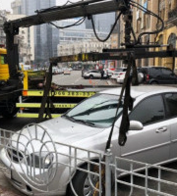 Щодня у Києві за неправильне паркування евакуюють до 350 автомобілів. Чому заборона евакуації = колапсу в центрі