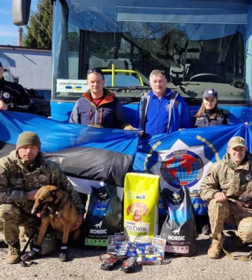 Службовим собакам із Рівненщини передали дві тонни корму
