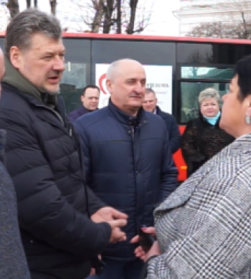 Житомирщина отримала ще 2 автобуси для драмтеатру та пересувного «Пункту Незламності»