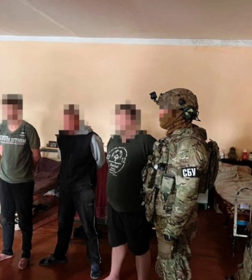Обіцяли звільнити з полону: у колонії на Рівненщині засуджені &quot;заробляли&quot; на рідних військових