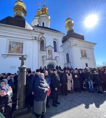 МП не залишив Лавру й не пустив комісію з Мінкультури (ВІДЕО)