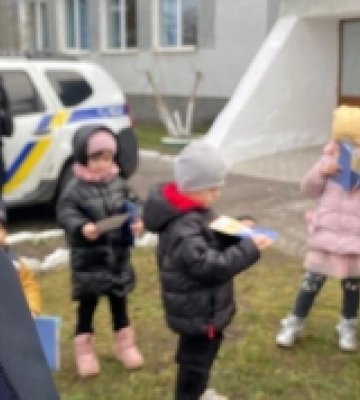 У Вараській громаді рятувальники разом з поліцейськими провели урок з безпеки життєдіяльності для наймолодших