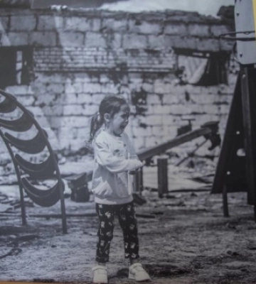 У Києві відкрилась фотовиставка про наслідки російської агресії «Очі України»