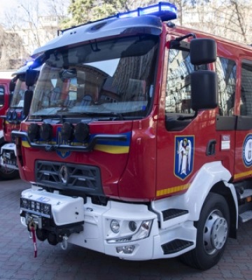 Києву передали з Німеччини та Польщі чотири сучасних пожежних авто