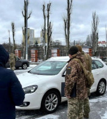 Митниця передала конфісковані автомобілі у ЗСУ