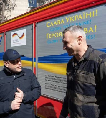 Кличко передал службе ГСЧС Киева еще одну партию современных пожарных авто