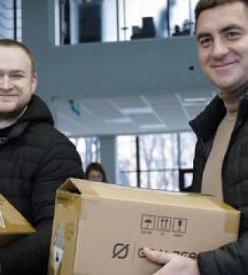 12 громад Полтавщини отримали зарядні станції від міжнародних партнерів
