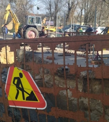 У Луцьку міняють аварійну ділянку водогону. Коли закінчать роботи