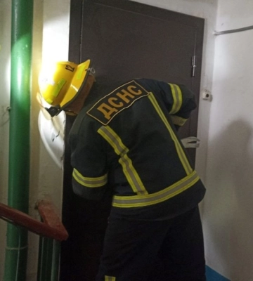 На Кіровоградщині рятувальники визволили з зачиненої квартири чоловіка, у якого стався інсульт