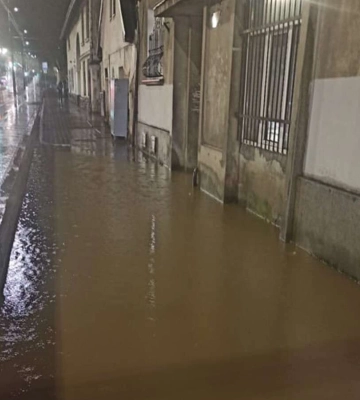 Майже Венеція. У Львові пішла під воду частина однієї з найстаріших вулиць