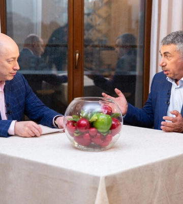 Зеленский, рыбалка с Путиным, две гранаты в кармане, россияне на развалинах Харькова. Интервью Гордона с Комаровским. Видео