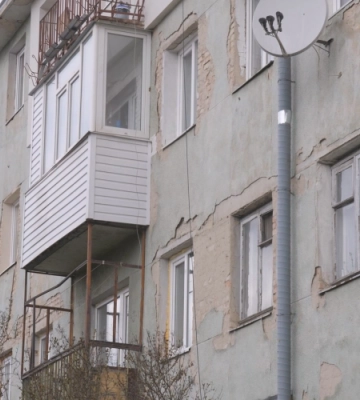 У Луцьку на вулиці Генерала Шухевича будівля перебуває в аварійному стані