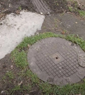 2-метрову яму ліквідували на вулиці Героїв у Дніпрі: відео