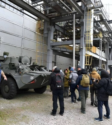 Посилюють ядерний терор: окупанти демонстративно виставили військову техніку біля ЗАЕС