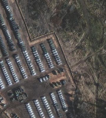 Журналісти виявили спорожнілу базу РФ, де до війни стояли сотні військових машин окупантів