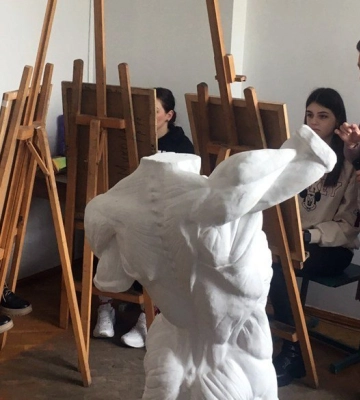 Майстриня гобеленів з Миколаєва творить та працює у Луцьку