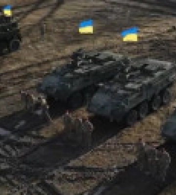 Резников показал тест-драйв машин Stryker и Cougar