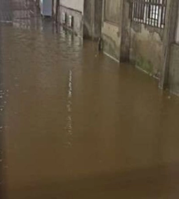 Майже Венеція. У Львові пішла під воду частина однієї з найстаріших вулиць