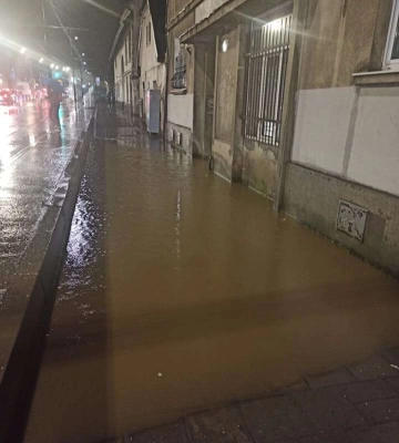 Майже Венеція. У Львові пішла під воду частина однієї з найстаріших вулиць