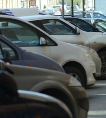 Львів&#039;ян закликають надсилати фото неправильно припаркованих авто. Кошти від штрафів передадуть ЗСУ