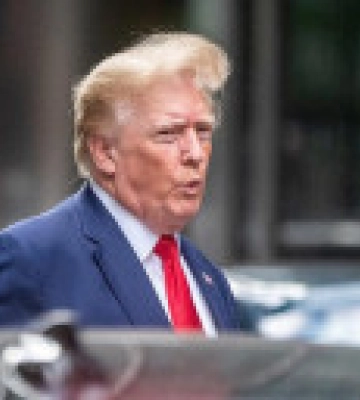 Суд присяжных проголосовал за выдвижение обвинения Трампу - CNN