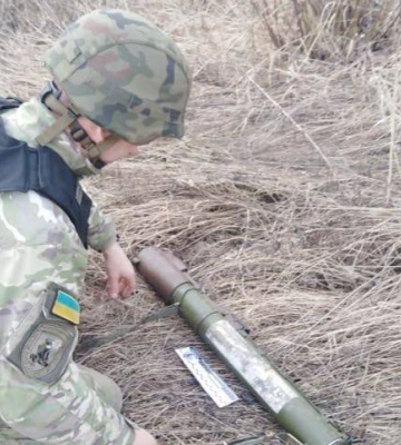 На Київщині у лісосмузі знайшли протитанкову гранату (ФОТО)