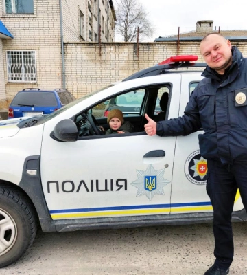 Поліцейські здійснили мрію 4-річного жителя Вараша (ВІДЕО)