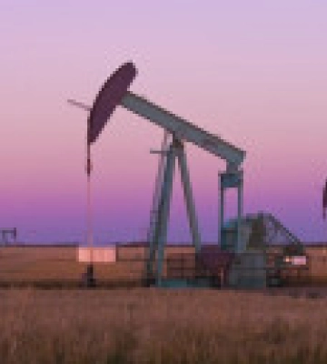 Нефть немного подешевела в ожидании экономических данных из США