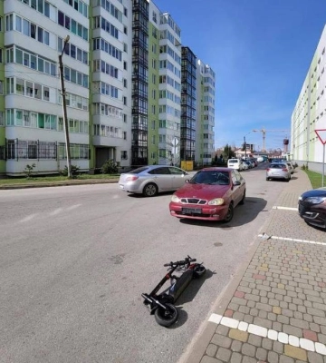 У Львові не розминулися авто та підліток на електросамокаті