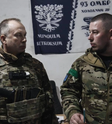 «Враг нервничает, время играет против них». Сырский показал, как работают силы ПВО под Бахмутом — видео