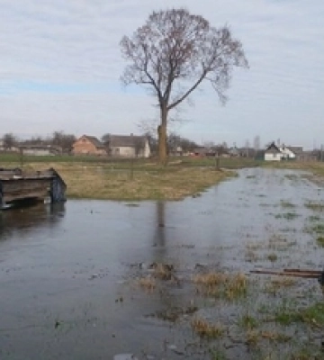 Камінь-Каширщина у воді: рятувальники відкачали воду з присадибної ділянки 