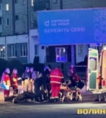 На перехресті у Луцьку водій підрізав мотоцикліста і втік