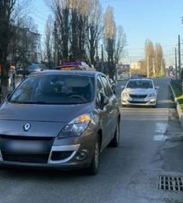 У Кременчуці поблизу зупинки громадського транспорту автівка збила жінку