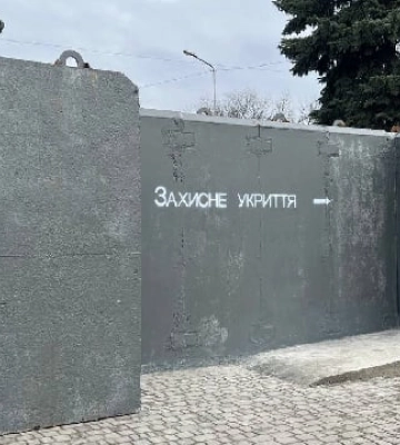 Мають вберегти від прямого попадання снаряда та осколків. В Нікополі встановлюють наземні укриття