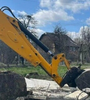 Декомунізація: на Львівщині знесли пам&#039;ятник радянським льотчикам