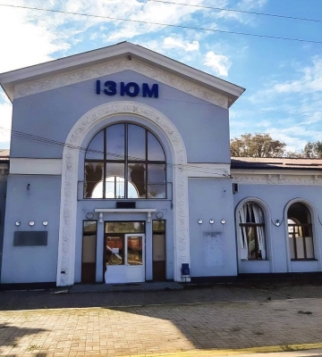 Погрожували розстріляти: в Ізюмі троє військових РФ пограбували цивільних