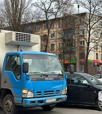 В центре Кривого Рога из-за двух ДТП перекрыто движение транспорта