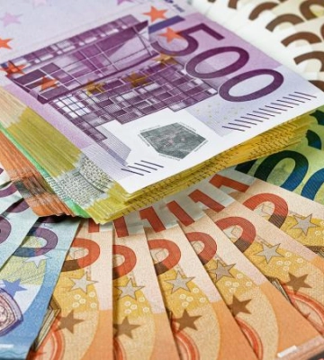 Інфляція в єврозоні скоротилась до 6,9% на тлі зниження цін на енергоносії