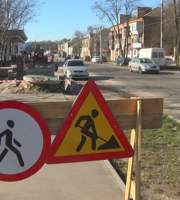 Коли завершать ремонт колектора по вулиці Сінній у Полтаві?