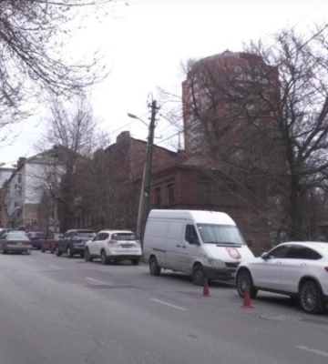 У Дніпрі на Паторжинського комунальники ліквідують аварію на водогоні: відео